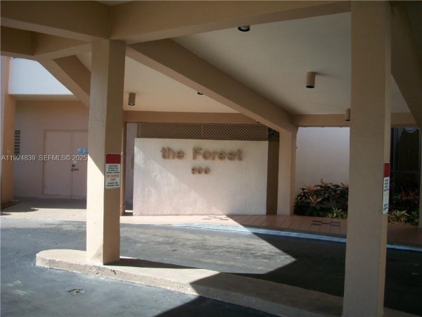 900 St Charles Pl #208 Pembroke Pines, FL 33026