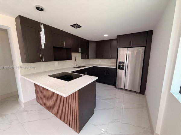 3527 NW 17th St Miami, FL 33125