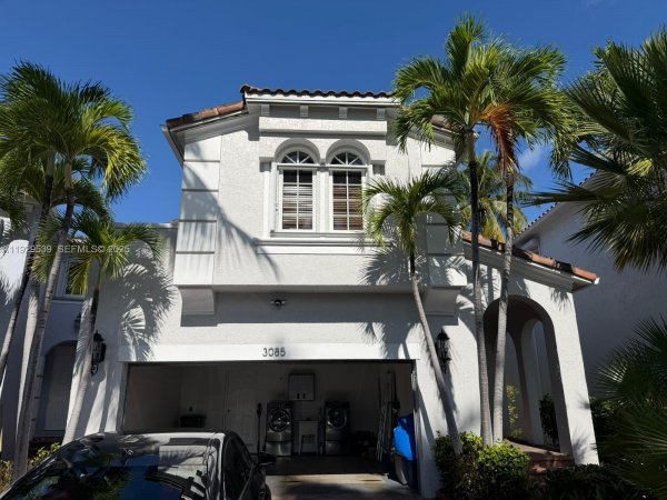3085 NE 208th Ter Aventura, FL 33180