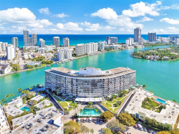 900 Bay Dr #321 Miami Beach, FL 33141