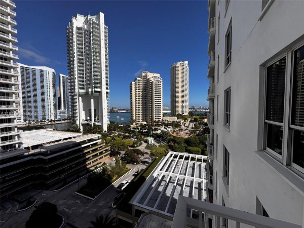 701 Brickell Key Blvd #1208 Miami, FL 33131