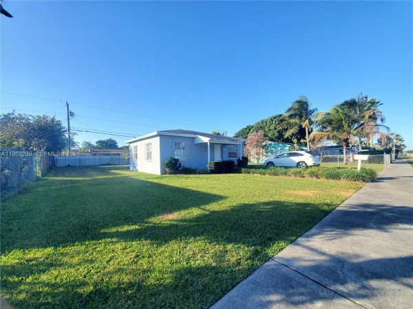 10040 SW 170th Ter Miami, FL 33157