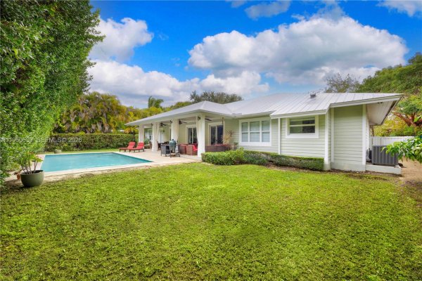 8020 SW 62nd Ave Miami, FL 33143