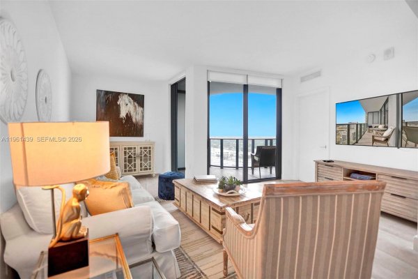 121 NE 34th St #1814 Miami, FL 33137