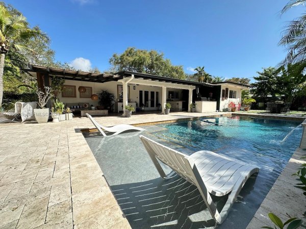 6520 SW 65th St South Miami, FL 33143