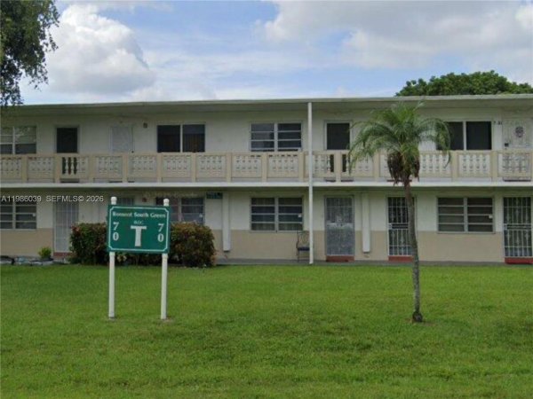 70 NE 202nd Ter #T14 Miami Gardens, FL 33179