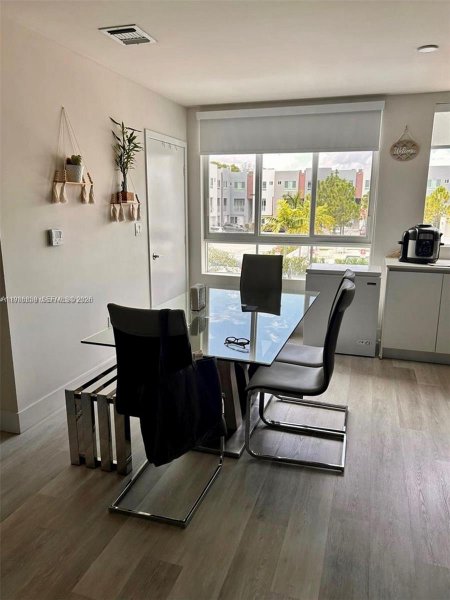 2561 NE 193rd St #1201 Miami, FL 33180