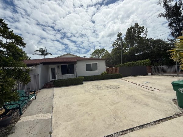 2893 SW 32nd Ct Coconut Grove, FL 33133