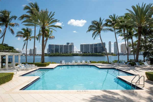 3165 NE 184th St #6204 Aventura, FL 33160