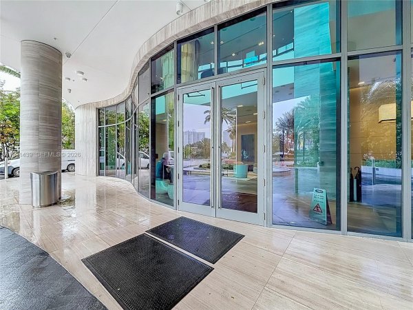 19575 Collins Ave #5 Sunny Isles Beach, FL 33160