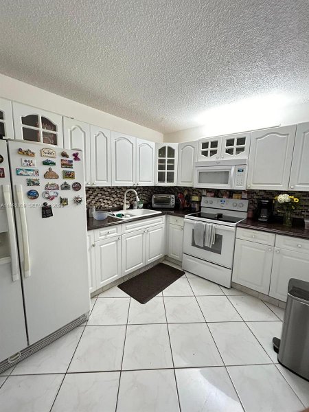 17000 NW 67th Ave #123 Hialeah, FL 33015