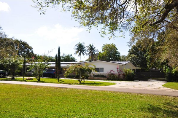 7400 SW 116th St Pinecrest, FL 33156