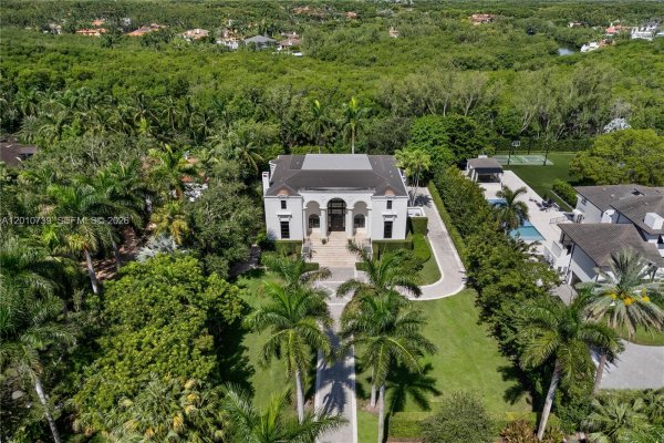 26 Tahiti Bch Is Rd Coral Gables, FL 33143