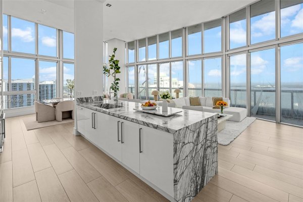 465 Brickell Ave #4101 Miami, FL 33131