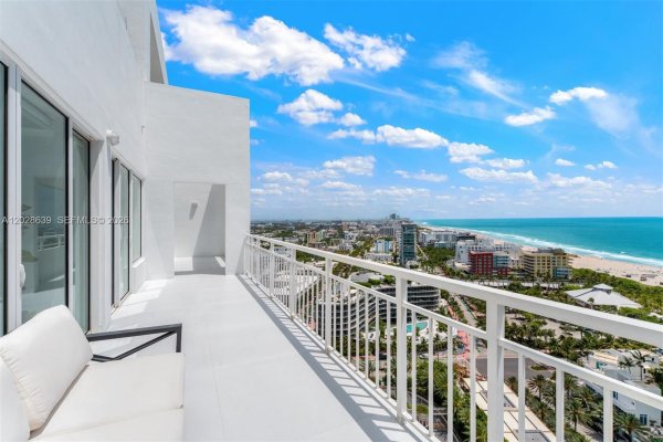 400 S Pointe Dr #PH2502 Miami Beach, FL 33139