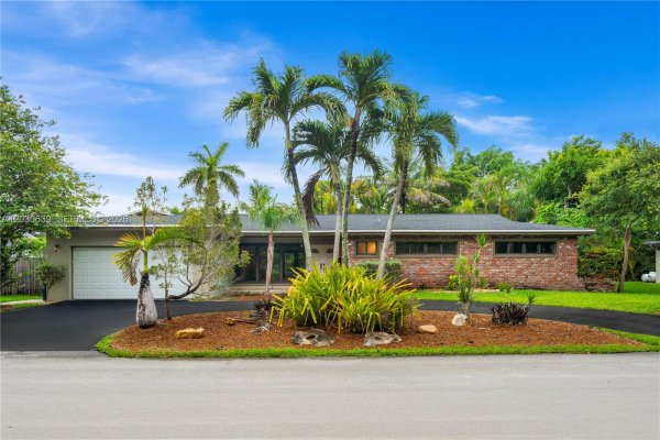 6311 SW 65th South Miami, FL 33143