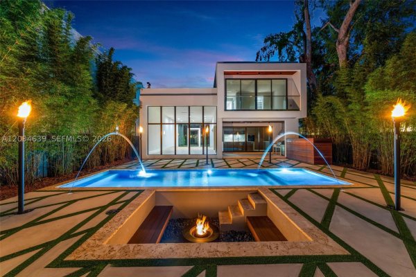 43 NW 42nd St Miami, FL 33127
