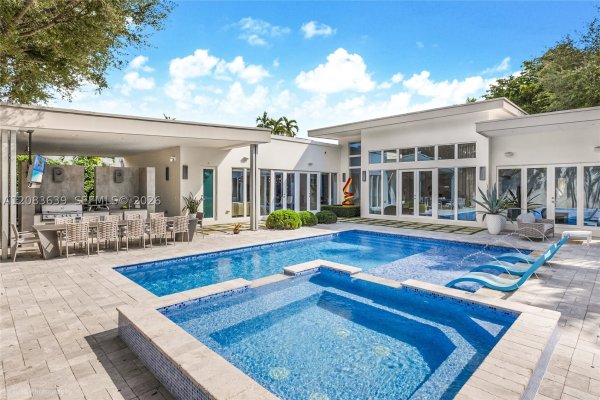 137 W Shore Dr Miami, FL 33133