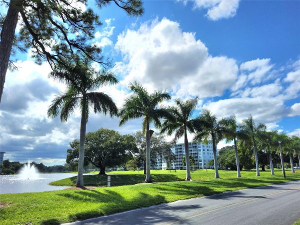 3090 N Course Dr #412 Pompano Beach, FL 33069