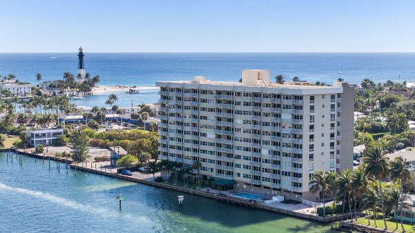 2611 N Riverside #1002 Pompano Beach, FL 33062