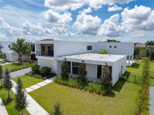 16740 N Botaniko Dr N Weston, FL 33326