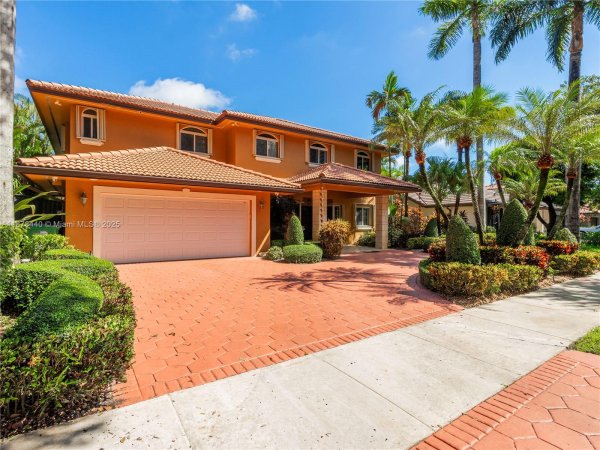 8311 NW 166th Ter Miami Lakes, FL 33016