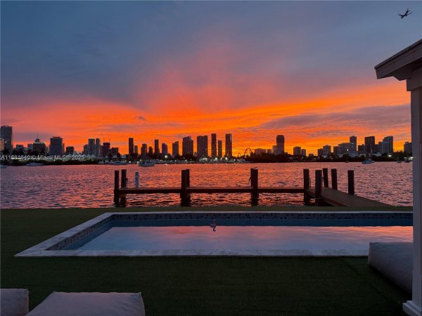 316 S Coconut Ln Miami Beach, FL 33139