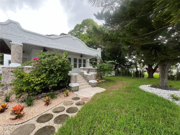 130 SW 1st Ave #130 Hallandale Beach, FL 33009