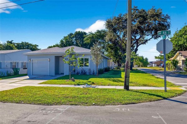 1346 NW 44th St Miami, FL 33142