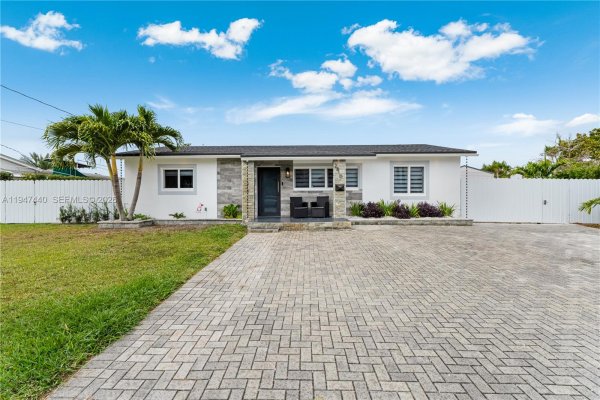 2810 SW 123rd Ct Miami, FL 33175
