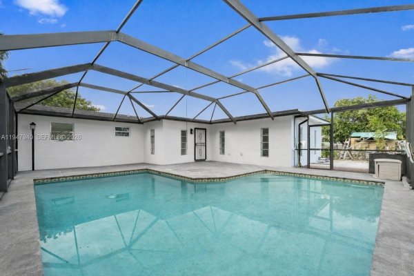 2701 Nassau Dr Miramar, FL 33023