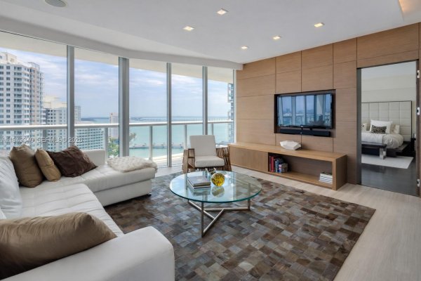 465 Brickell Ave #2101 Miami, FL 33131
