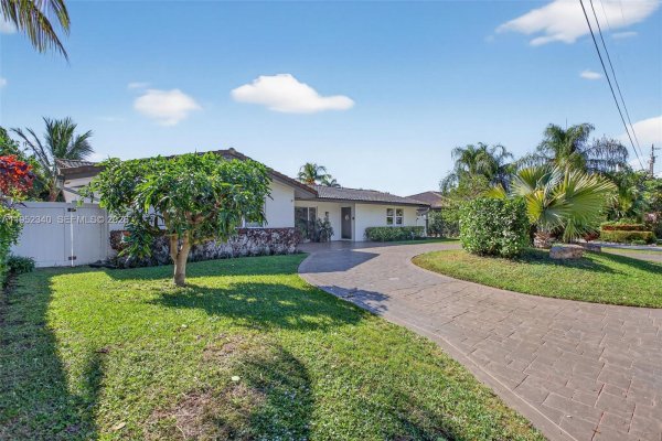 2910 NE 52nd St Fort Lauderdale, FL 33308