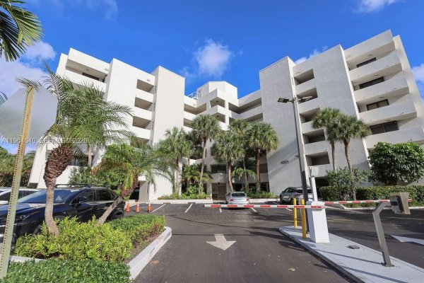 4201 N Ocean Dr #304 Hollywood, FL 33019