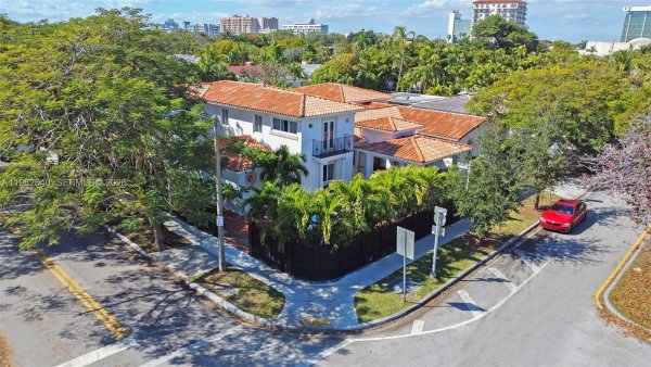 100 SW 26th Rd Miami, FL 33129