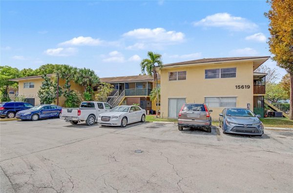 15619 SW 73rd Cir Ter #10-4 Miami, FL 33193