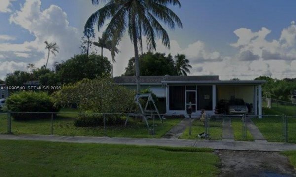 1570 NE 15th St Homestead, FL 33033