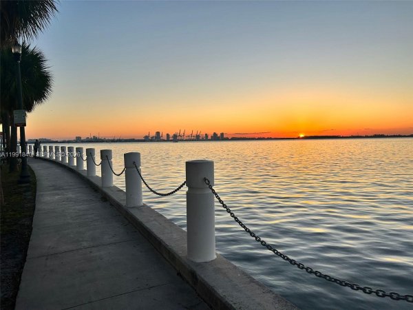 218 SE 14th St #TS303 Miami, FL 33131