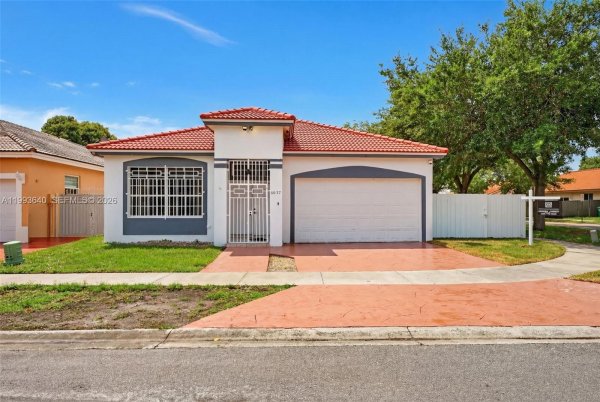 8852 NW 147th Ln Miami Lakes, FL 33018