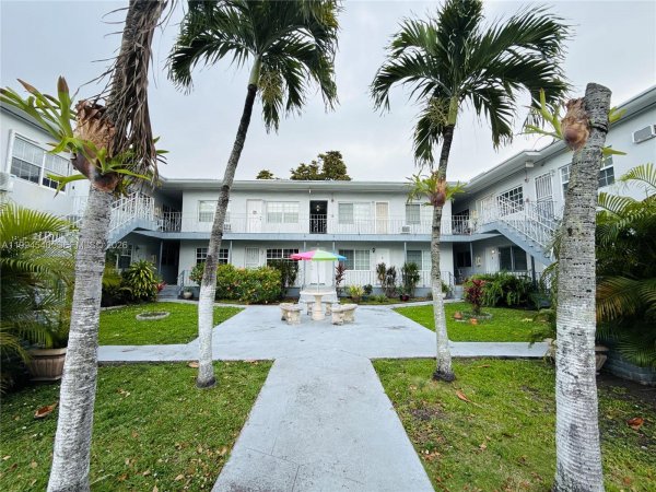 555 SW 16th Ave #11 Miami, FL 33135