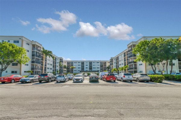 220 SW 9th Ave #501 Hallandale Beach, FL 33009