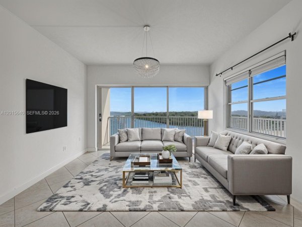 300 Bayview Dr #906 Sunny Isles Beach, FL 33160
