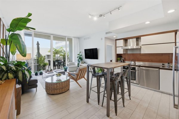 2100 Park Ave #302 Miami Beach, FL 33139