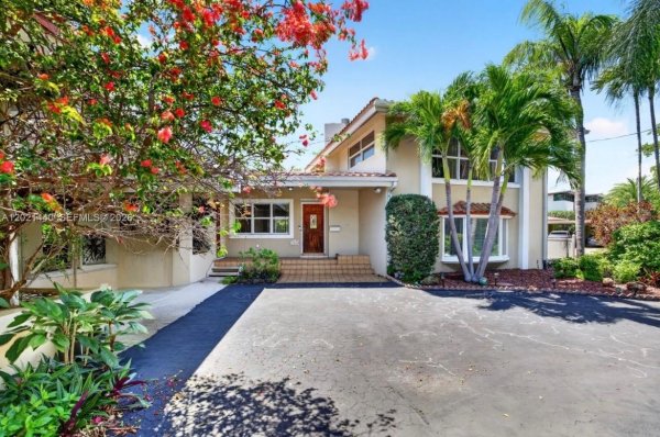 2433 Middle Riv Dr Fort Lauderdale, FL 33305