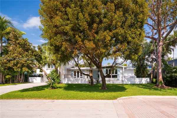 669 S Mashta Key Biscayne, FL 33149