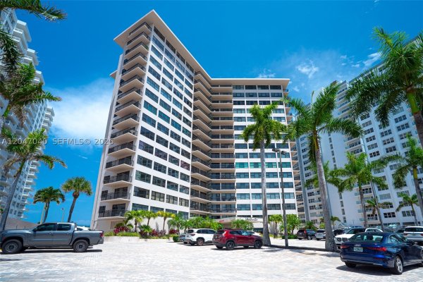 3800 Galt Ocean Dr #14 Fort Lauderdale, FL 33308