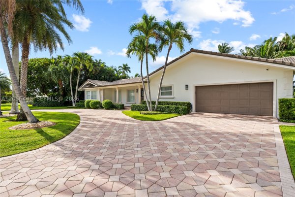 18 Eleuthera Dr Ocean Ridge, FL 33435