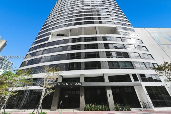 225 N Miami Ave #1801 Miami, FL 33128