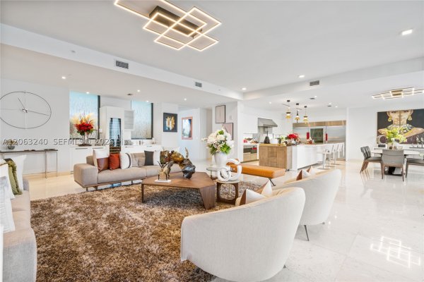 3581 E Glencoe St #505 Miami, FL 33133