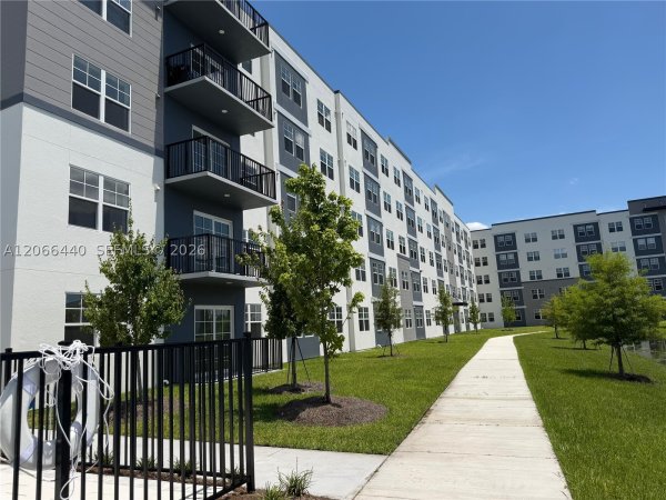 5563 Millenia Park #201 Orlando, FL 32839